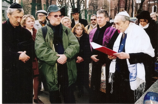 Profesor pierwszy z lewej, Drohobycz 2002